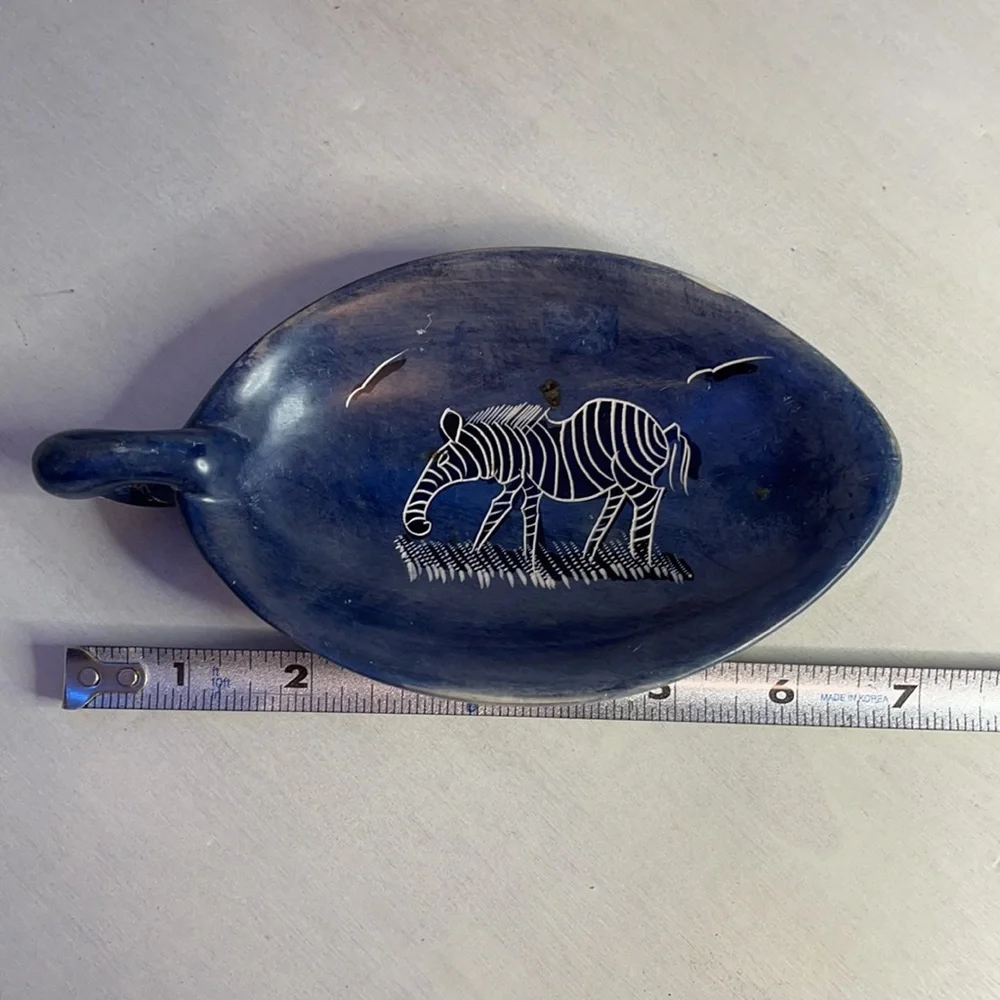 Small Decorative Blue Leaf Shaped Tray from Costa Rica - Picture 6 of 6